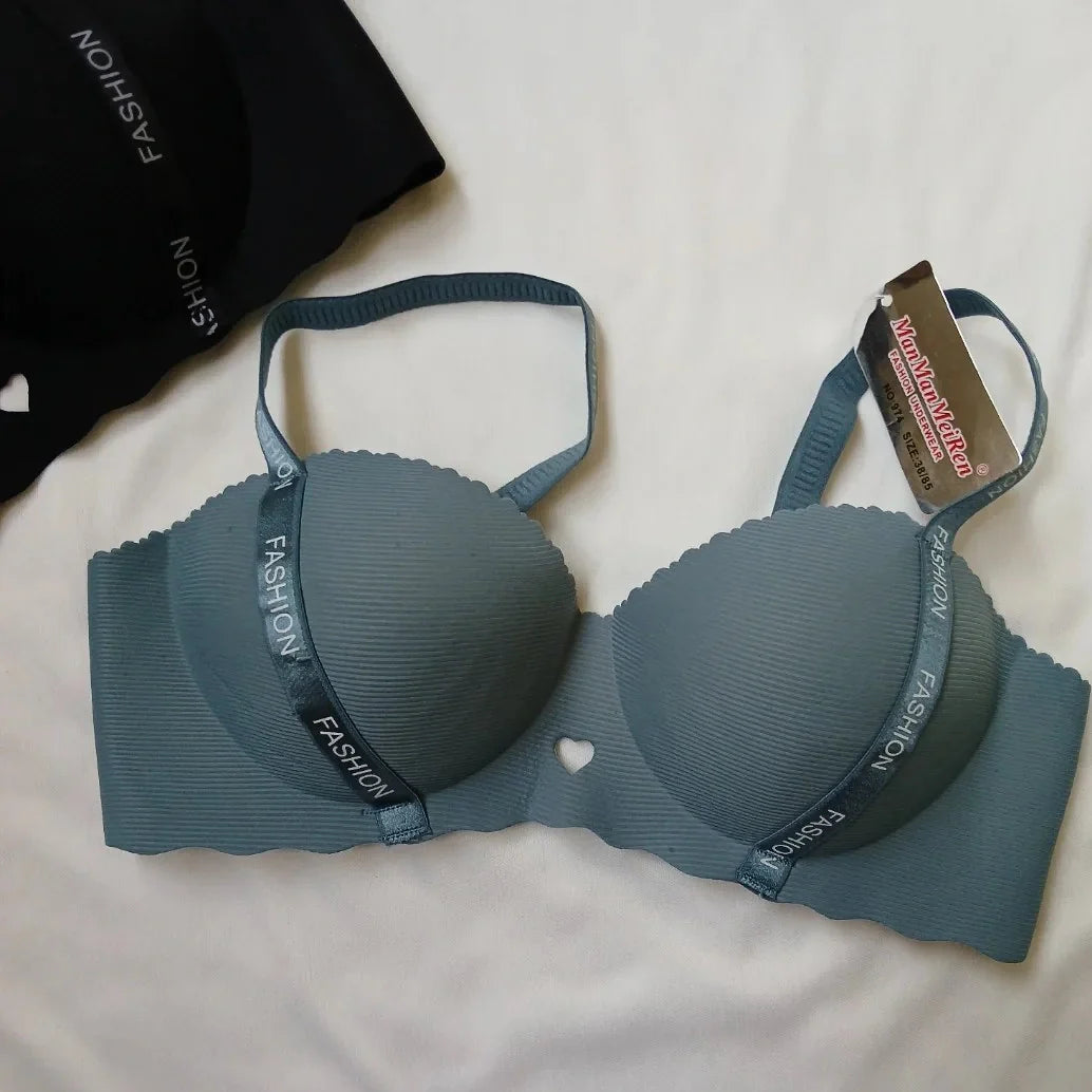 Seamless Ribbed Comfort Bra – Wireless Heart-Cutout Bralette with 