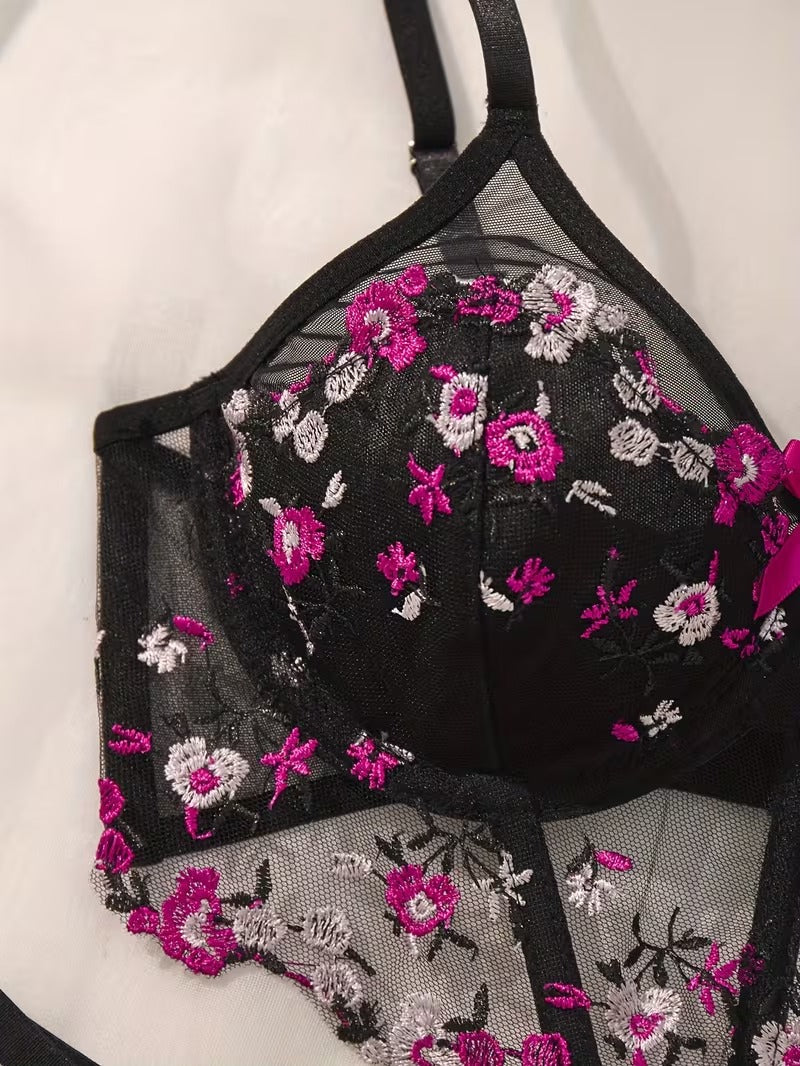 Lace Lingerie Set – Embroidered Bra & Panty | Lingeress