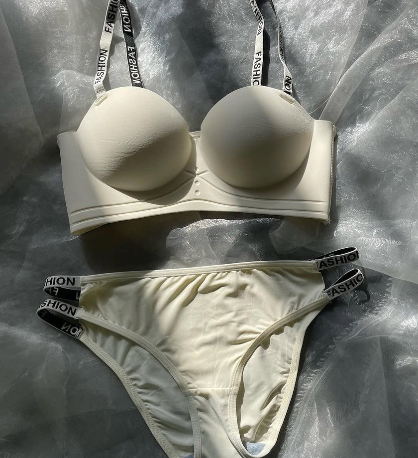 Lace Lingerie Set – Embroidered Bra & Panty | Lingeress
